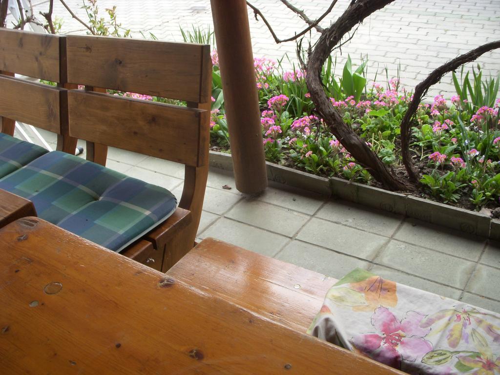 Garden Szivarvany Utcai Vendeghaz Szeged Room photo
