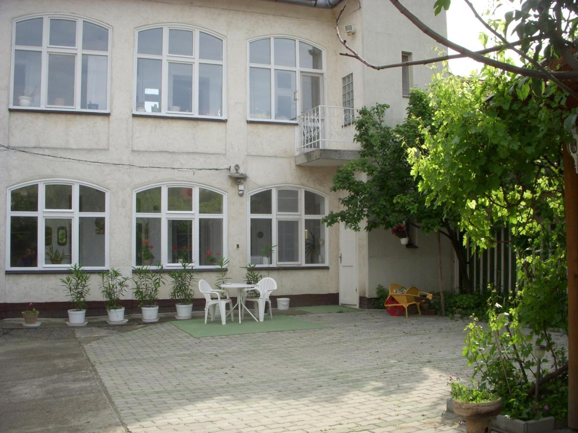 Garden Szivarvany Utcai Vendeghaz Szeged Exterior photo